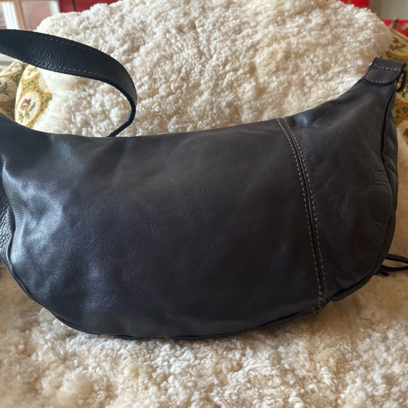 Black Leather Sling/Crossbody Bag - Great Condition - Picture 3 of 7